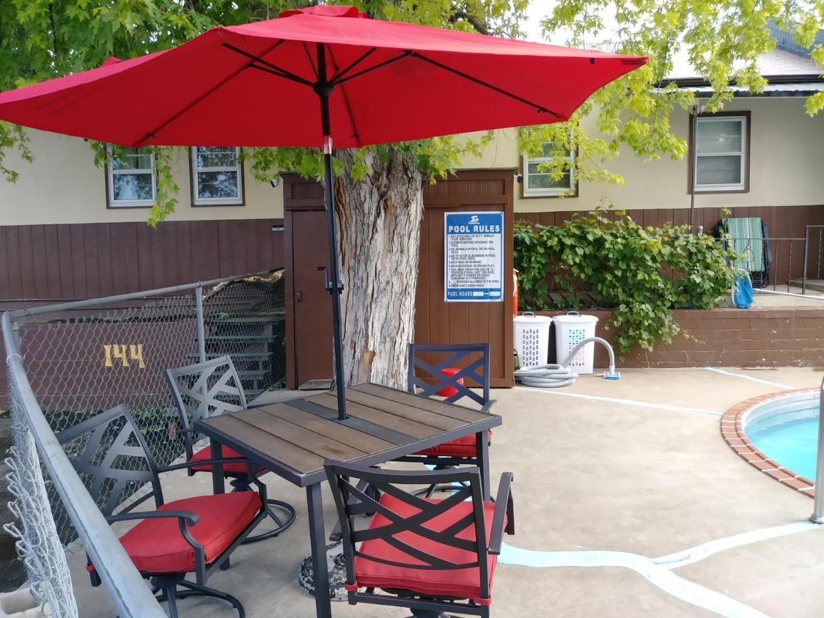 Bell'S Motor Lodge Motel - スピアフィッシュ エクステリア 写真